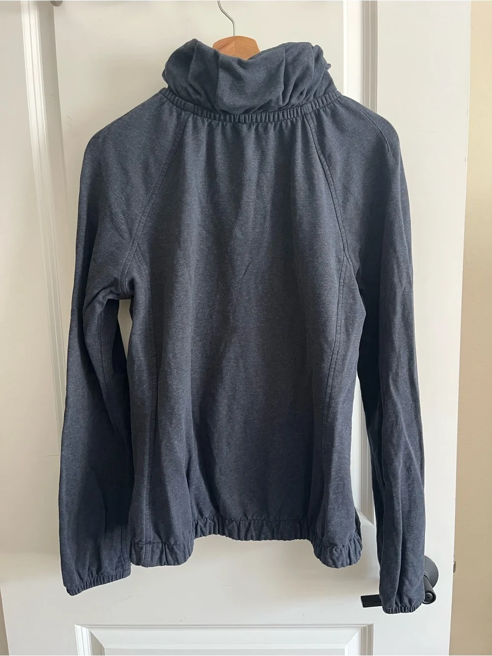 Lululemon Athletica Mock neck sweatshirt Sz 8